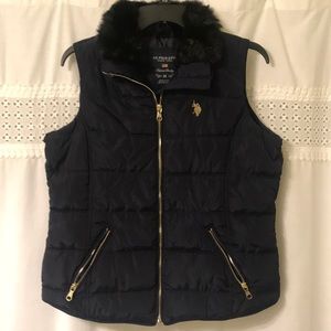 Navy puffer vest with black fur collar
